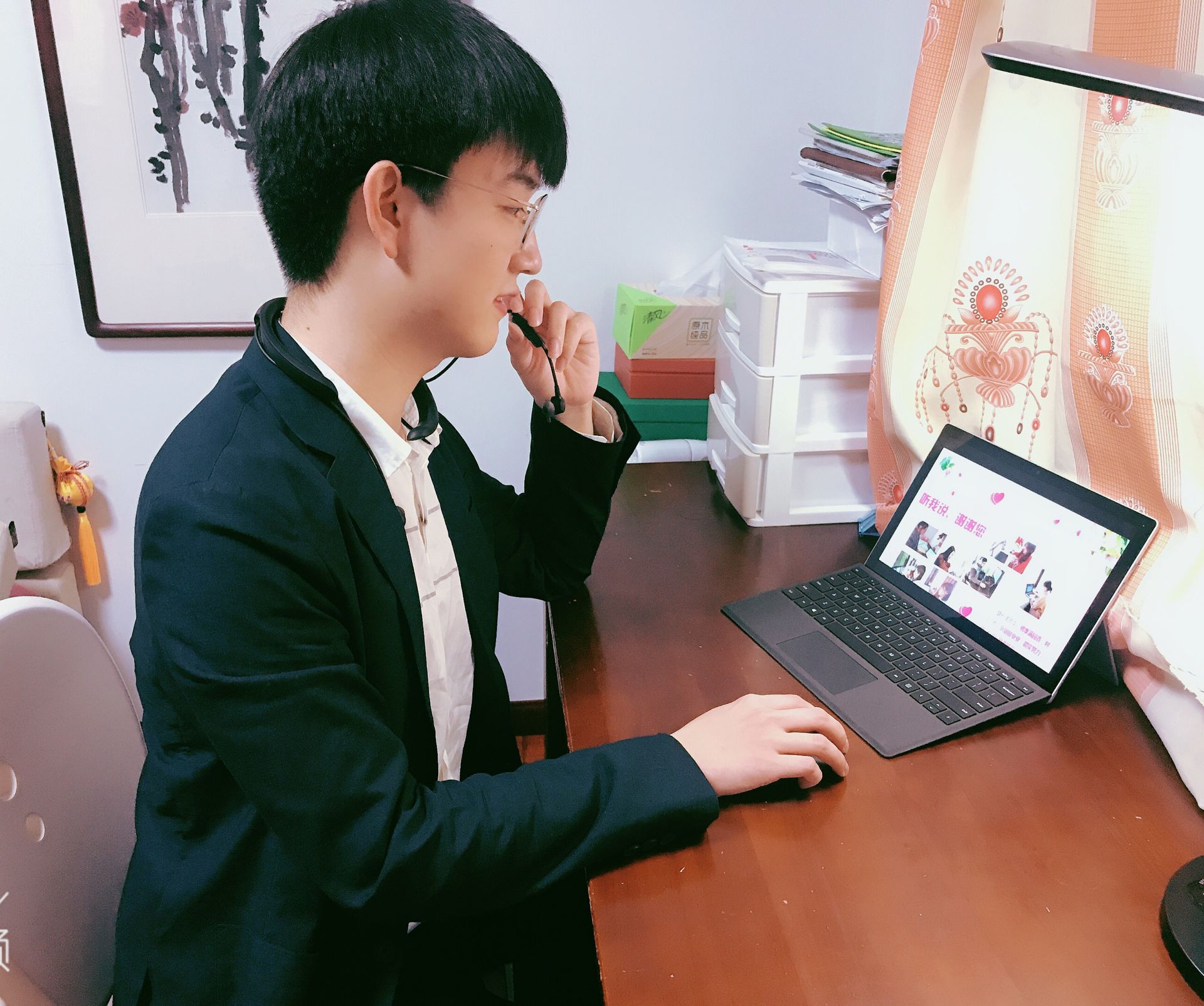 1、主持人 高二(6)班 何俊.jpg 1、主持人 高二(6)班 何俊.jpg