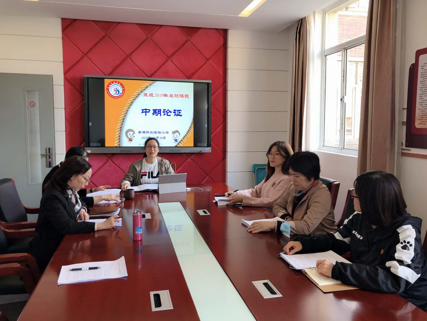 主持.jpg 主持.jpg