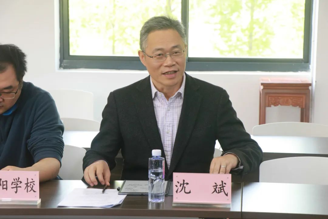 12075345v0gg.jpg 12075345v0gg.jpg