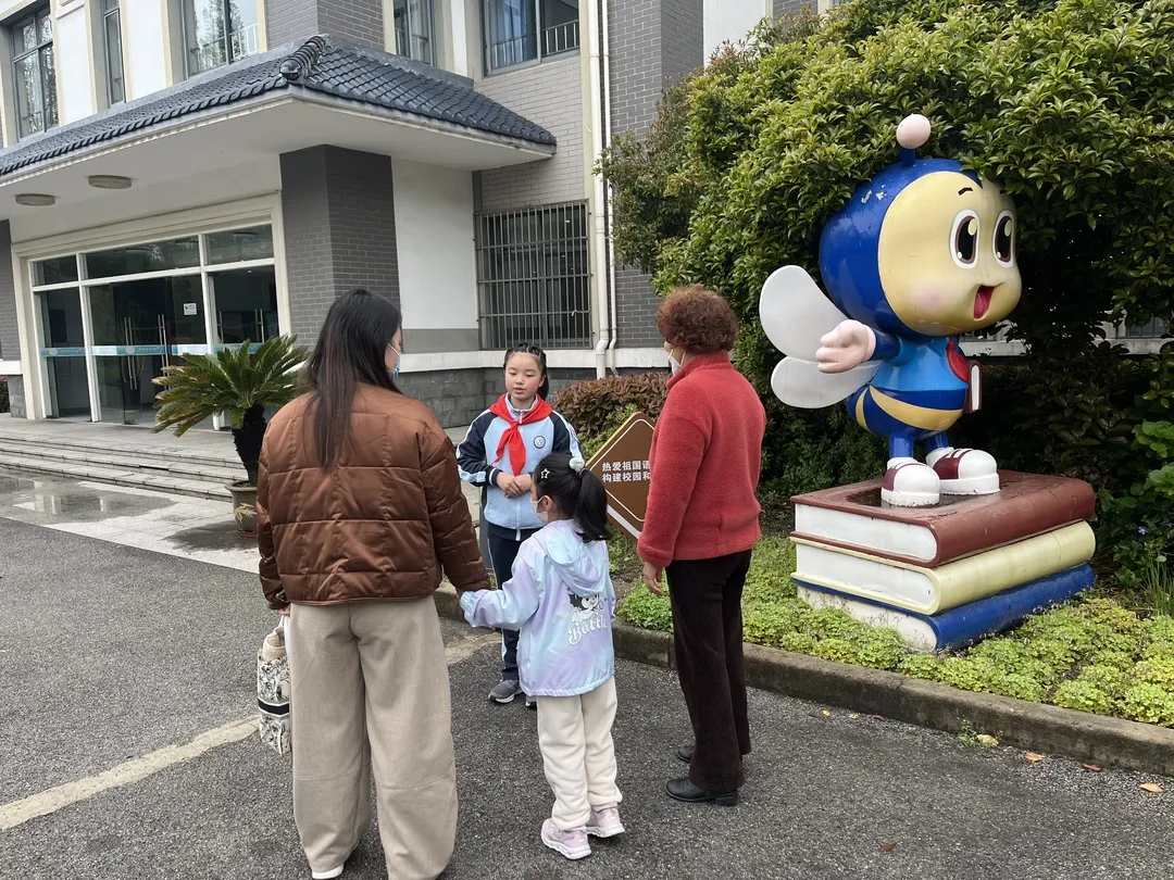 进校.png 进校.png