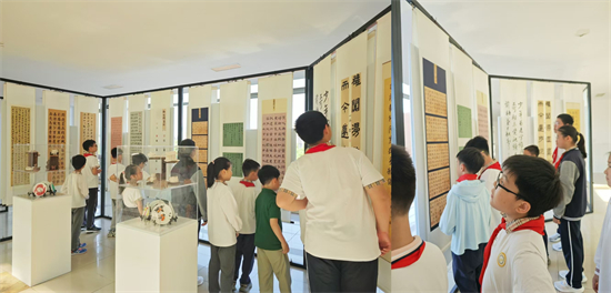 看展.jpg 看展.jpg