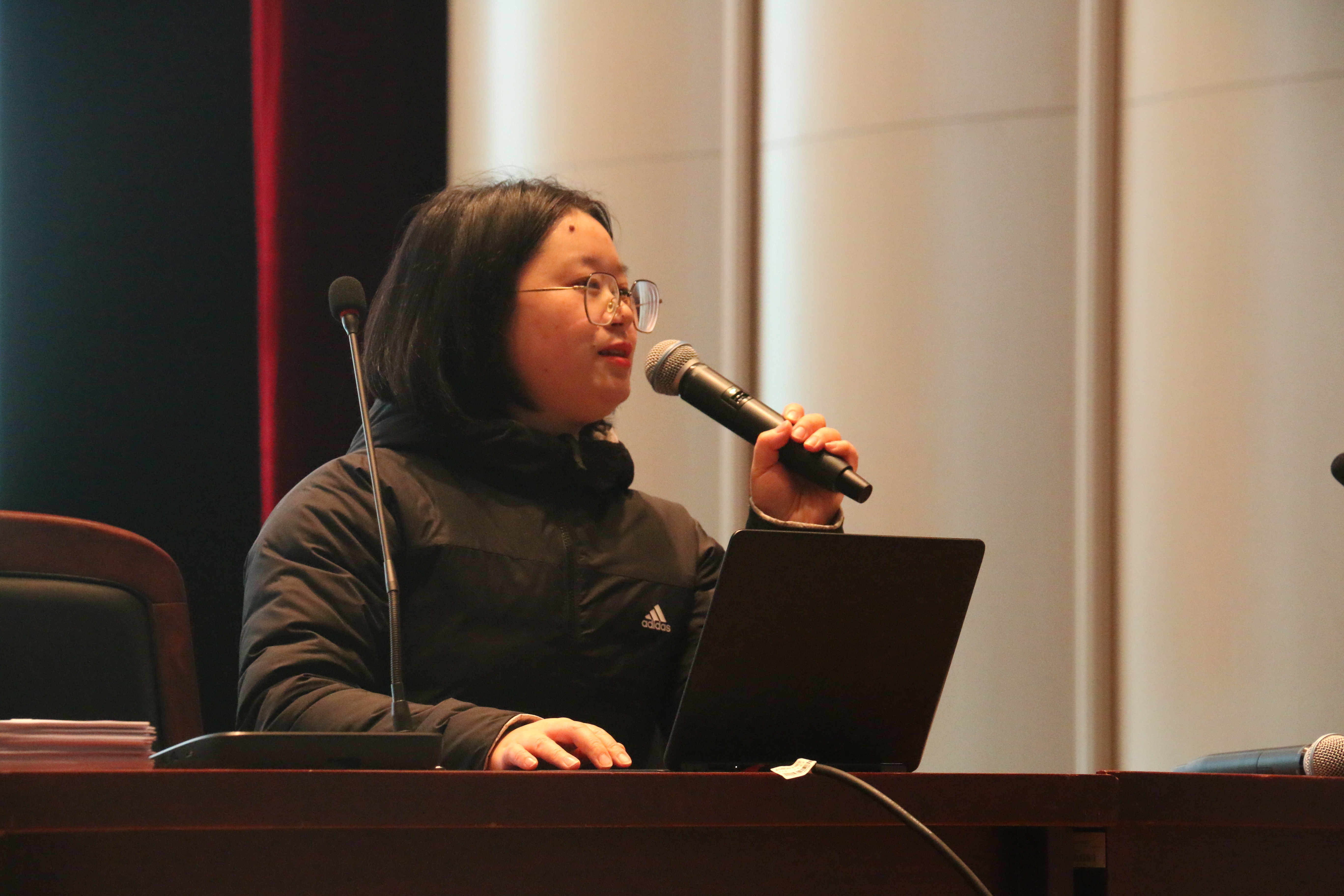 主讲人 袁燕敏.jpg