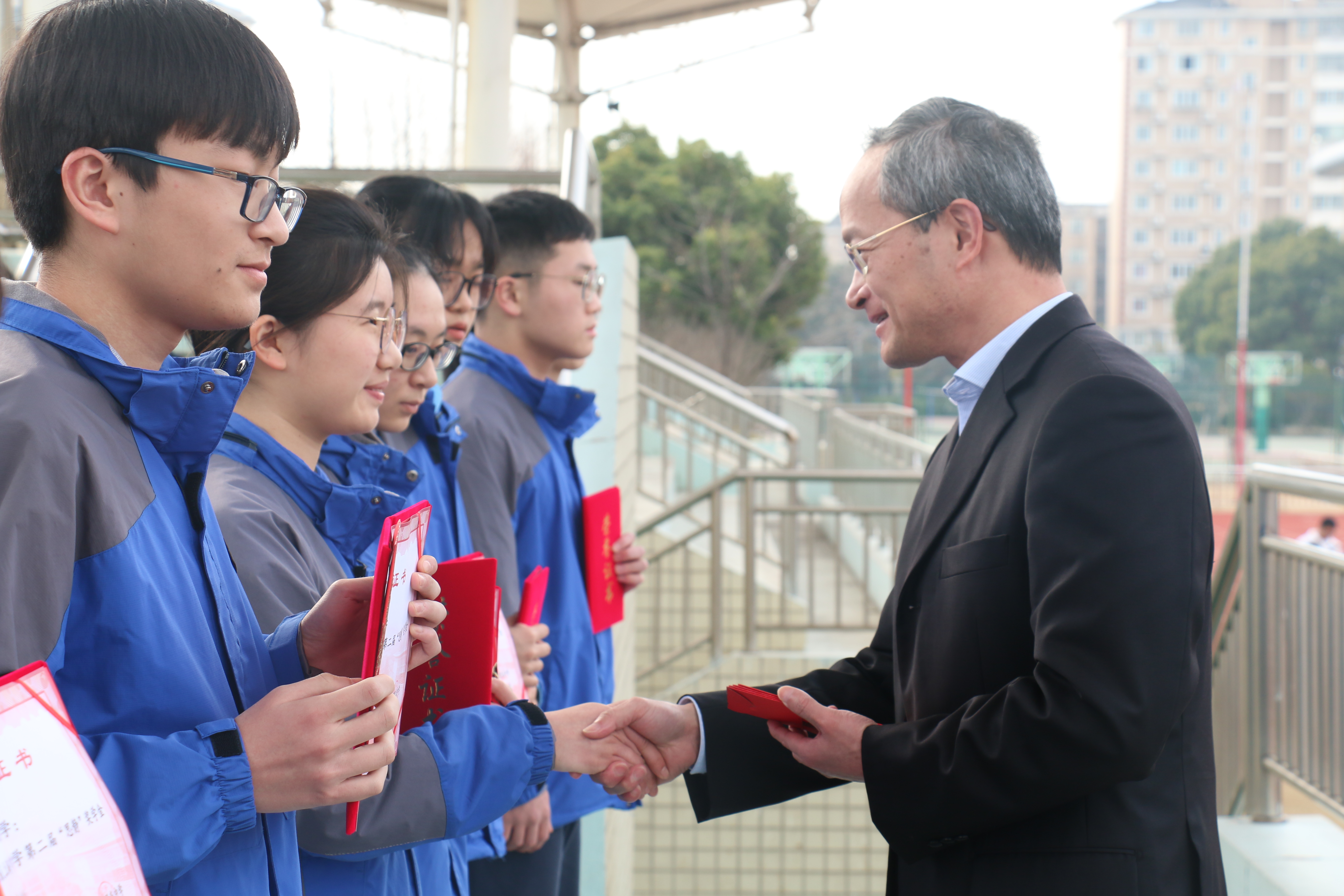 台上奖学金动图5.jpg