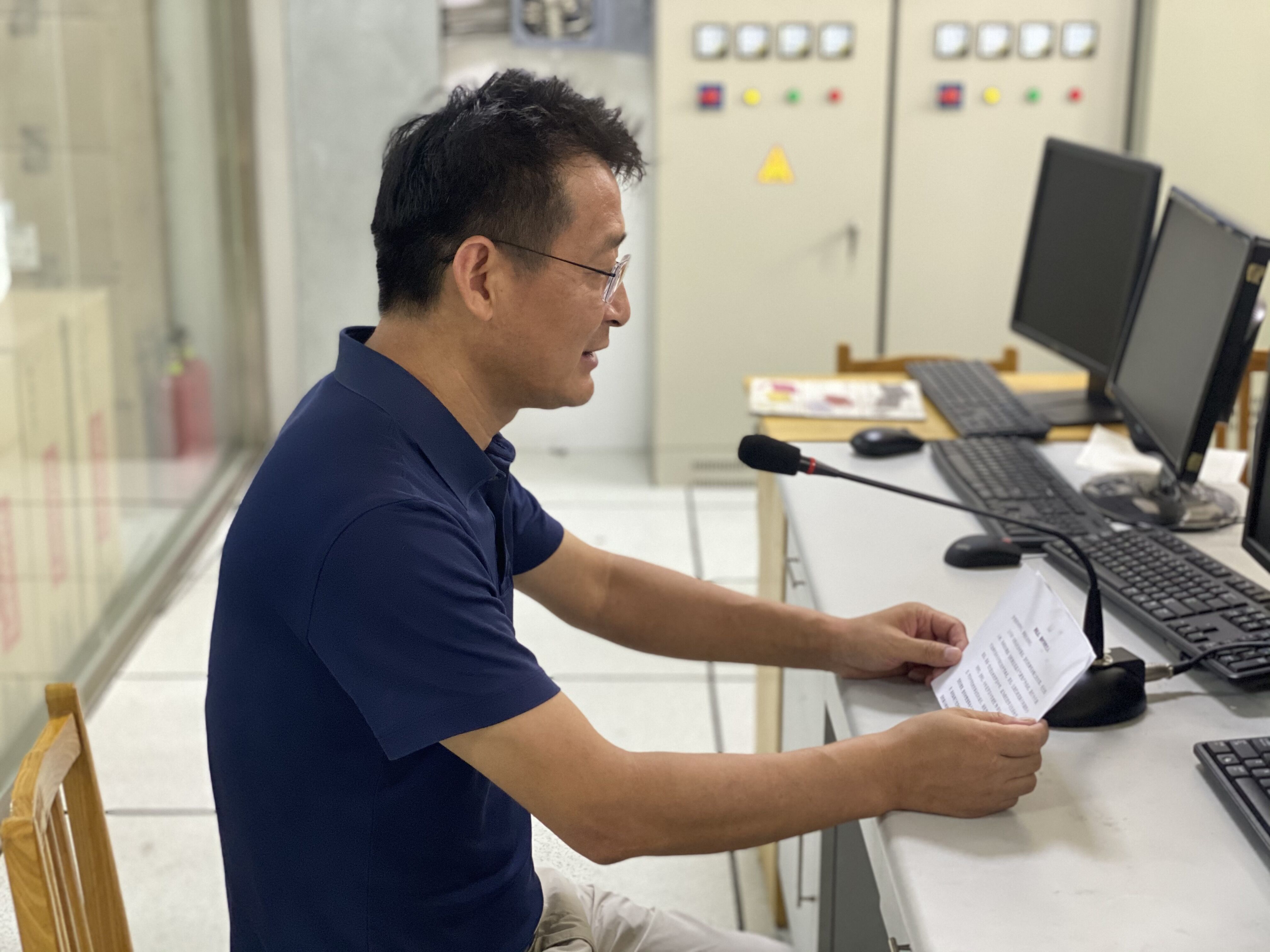 校长 严卫东.jpg