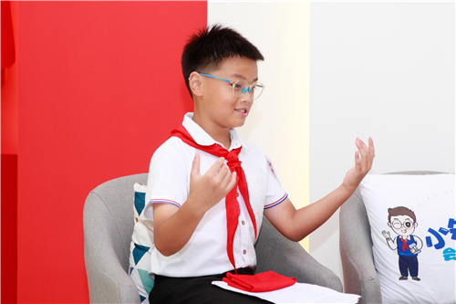图08-主持人冯昱珺.jpg
