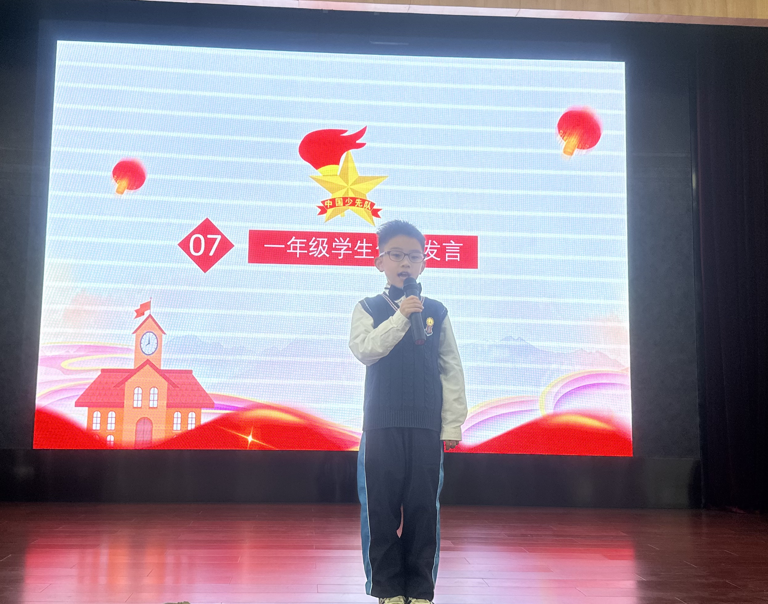 一年级学生代表发言.jpg