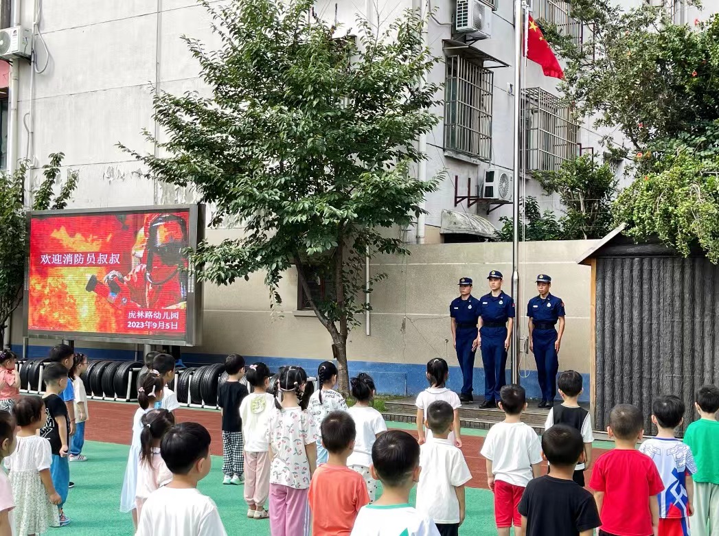 操场照.jpg
