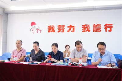 校长汇报（2）.JPG