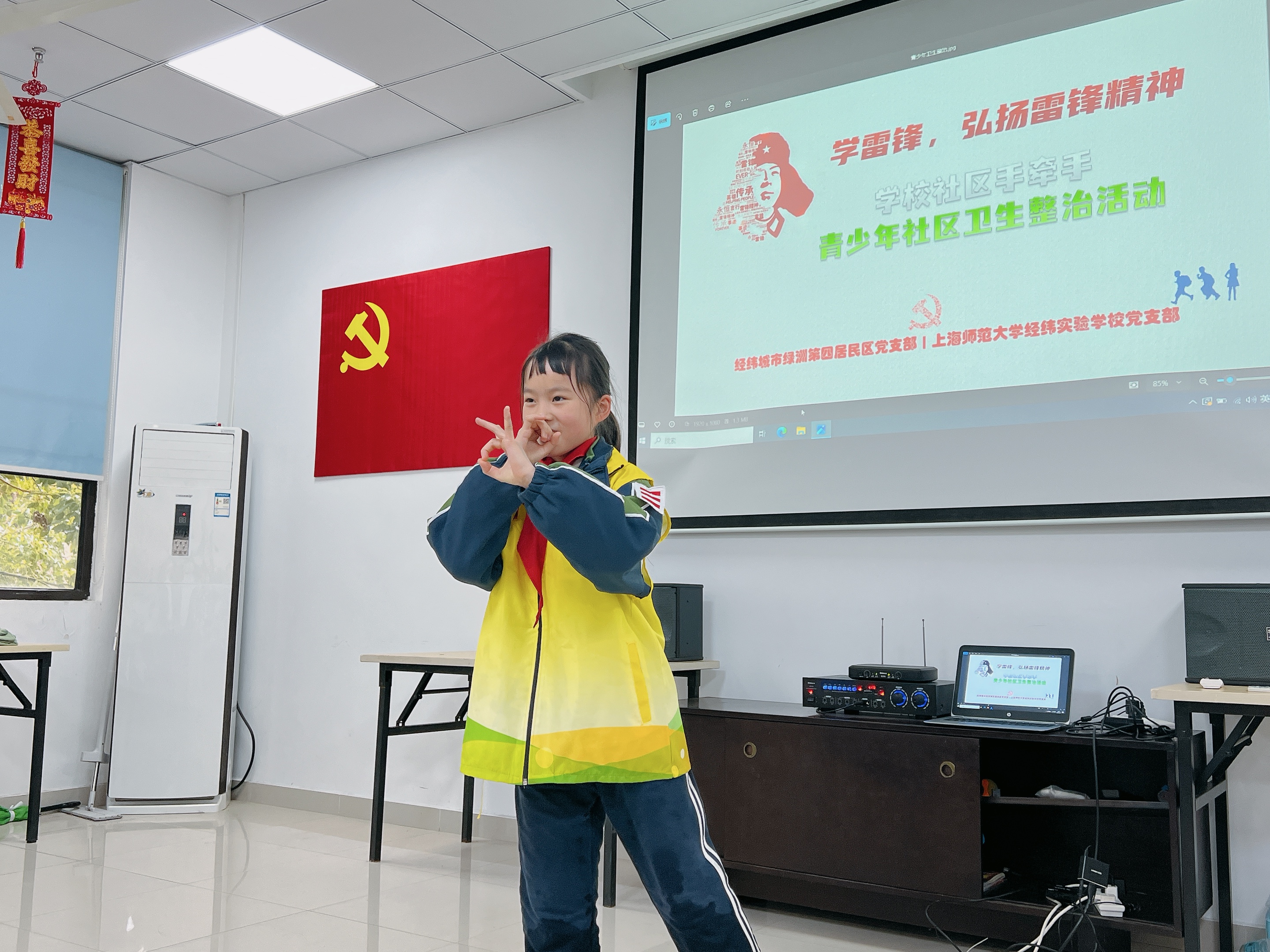 为社区老人表演节目2.jpg
