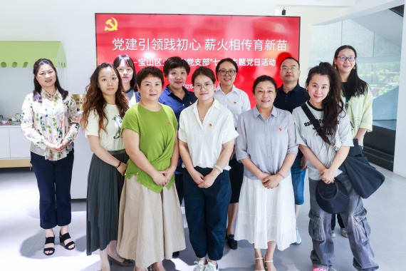 图1-党员合影_副本_1.jpg