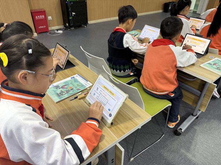 学生照片.jpg 学生照片.jpg