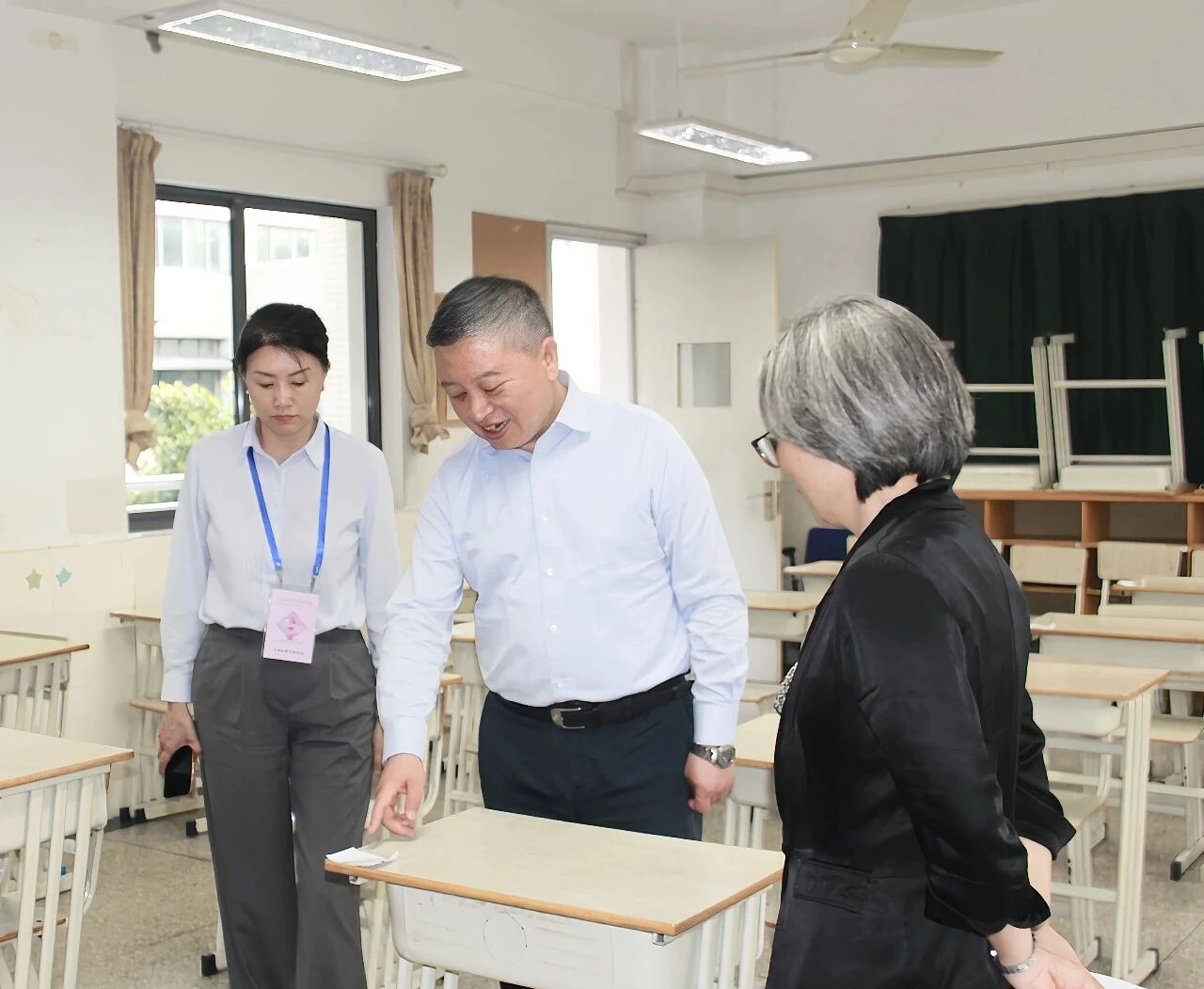 区委书记李晨昊检查高考准备工作